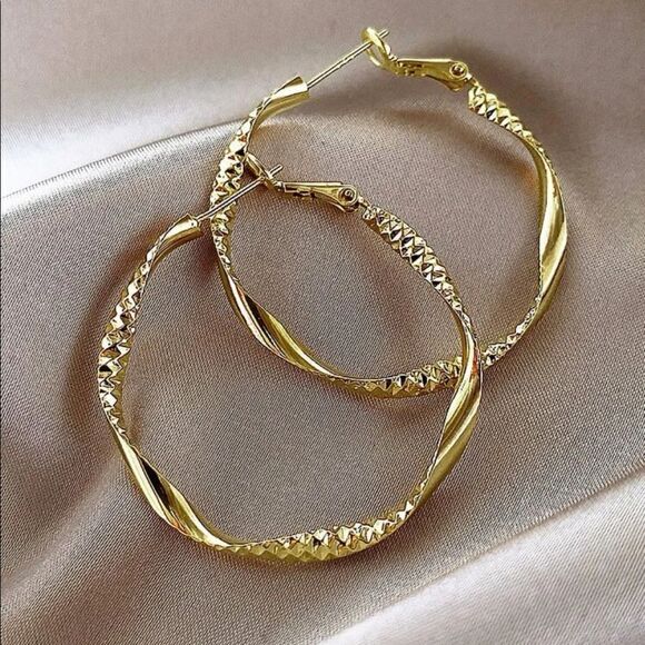 5/$25 GOLD HOOP EARRINGS - Picture 1 of 4